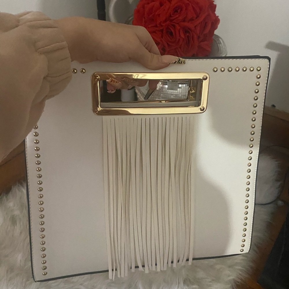 White Tassel Purse 👛 🤍